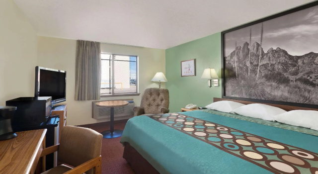 Двухместный номер Standard Super 8 by Wyndham Alamogordo - White Sands