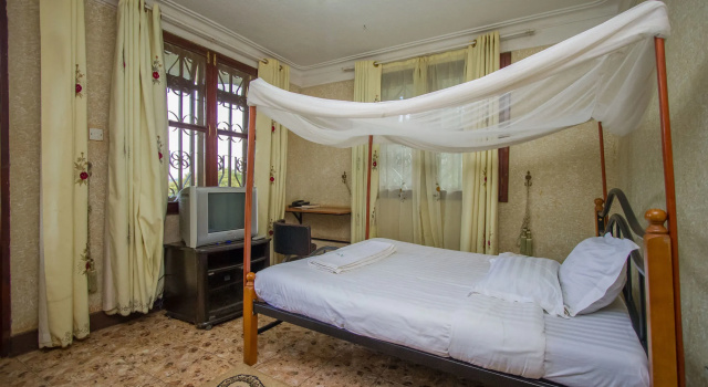 Arch Apartments