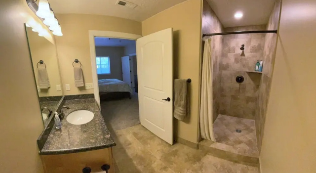 Номер Deluxe 3-Bedroom Condo in the Heart of the City