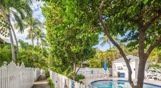 Коттедж Gulf Getaway by Brightwild Condo w Pool