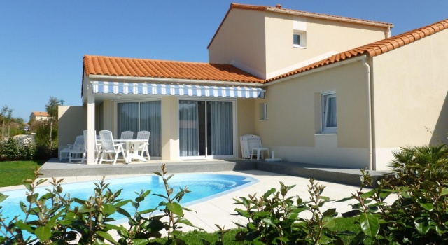 Attractively furnished villa with private pool in Château d'Olonne, Забронировать Вилла Коттеджи Vendée, Коттедж