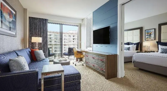 Двухместный номер Standard The Waterfront Beach Resort, A Hilton Hotel