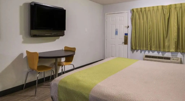 Четырёхместный номер Deluxe Motel 6 Irving - Loop 12