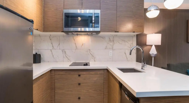 Двухместный люкс Deluxe Sandman Signature Calgary Airport Hotel