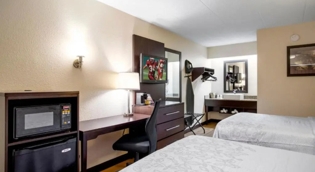Четырёхместный номер Deluxe Red Roof Inn PLUS+ Baltimore-Washington DC/BWI Airport
