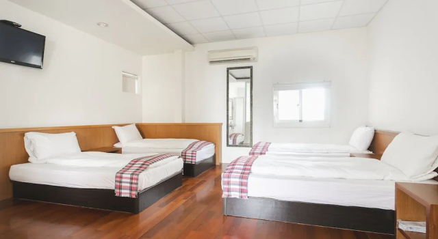Четырёхместный номер Standard LowPressure restaurant & surf guesthouse