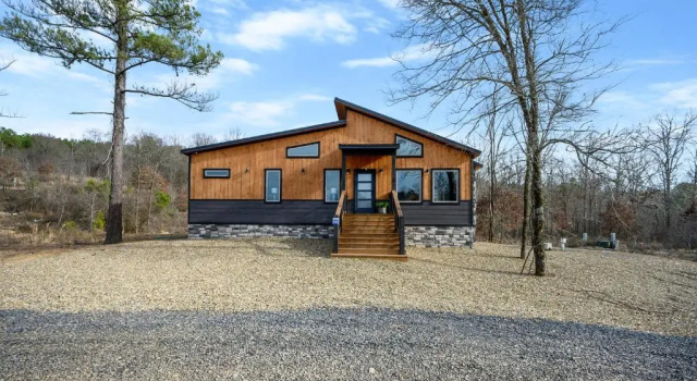 Vacana Peace & Quiet Couples Cabin, Hot Tub, Fire Pit, Pet Friendly