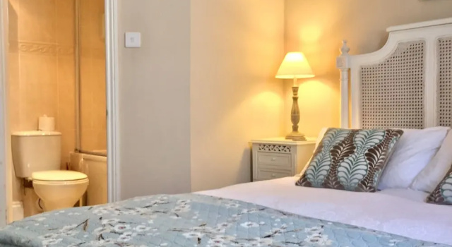 Ascot House Hotel