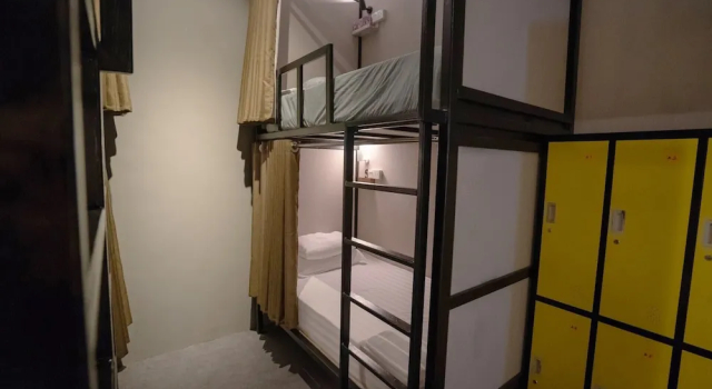 Кровать в общем номере (женский номер) Zenz Hotel