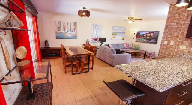 Big private home with pool in Surfside - a short walk from the beach, Забронировать Дом для отпуска Отели Фламинго с бассейном, Бассейн