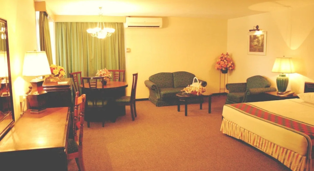 Hotel Centrepoint (Self Check In After 5PM)