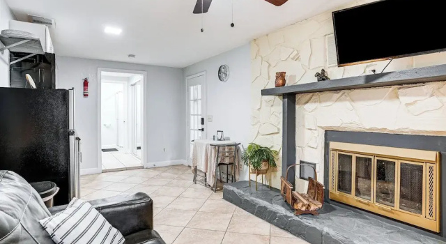 Screened Porch: Tampa Studio 4 Mi to Busch Gardens, Забронировать Апартаменты/квартира Тампа штат Флорида