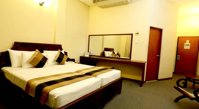 Kandyan Reach Hotel