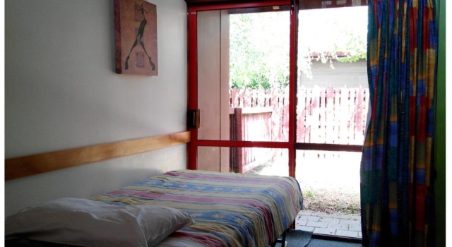 Апартаменты Larchwood Motel