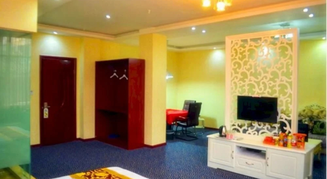 Yiyang Three-star Business Hotel