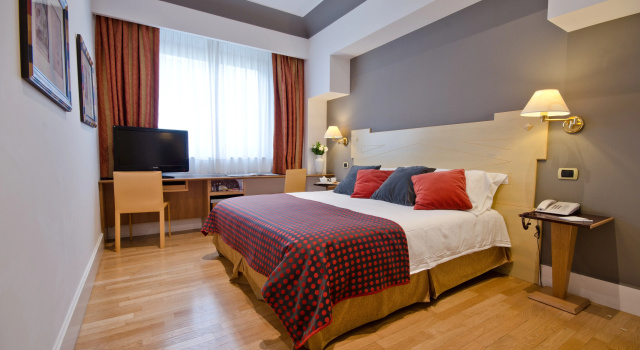 Hotel Plaza Opera