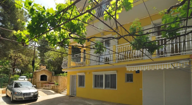 Spacious Modern Apt. With big Patio and sea View, Забронировать Апартаменты/квартира Отели Сплитско-Далматинской жупания с парковкой, Парковка