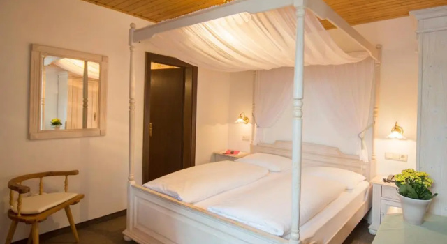 Номер Economy Berghotel Kason