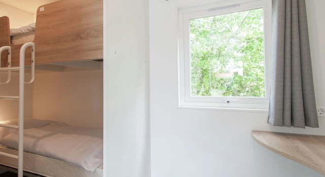 Nicely Furnished Chalet With Dishwasher, Close to North Sea, Забронировать Шале Отели Kop van Noord-Holland с парковкой, Парковка