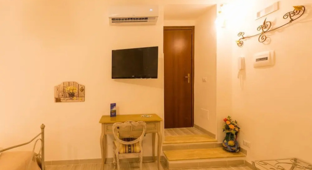 Трёхместный номер Standard с балконом B&B Seros