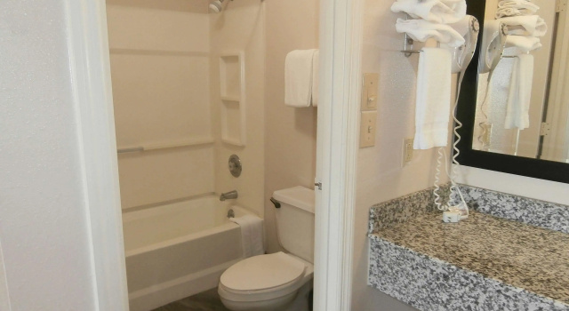 Четырёхместный номер Deluxe Americas Best Value Inn Blue Ridge