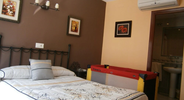 Двухместный номер Standard с балконом Hostal Almanzor
