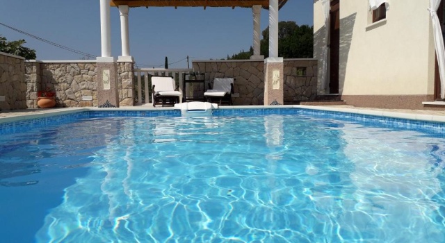 Коттедж Holiday Home Lazuština Paradise