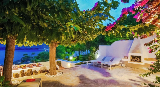 White Rock Villa With Breathtaking Views and Pool, Забронировать Вилла Колера Alt Empordà