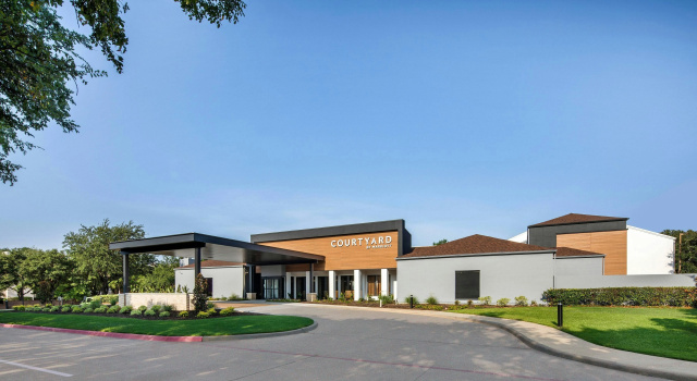 Courtyard by Marriott Addison Midway