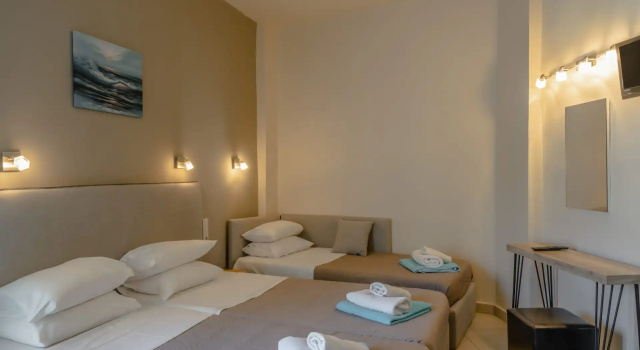 Трёхместный номер Standard с видом на внутреннюю территорию Areti Hotel