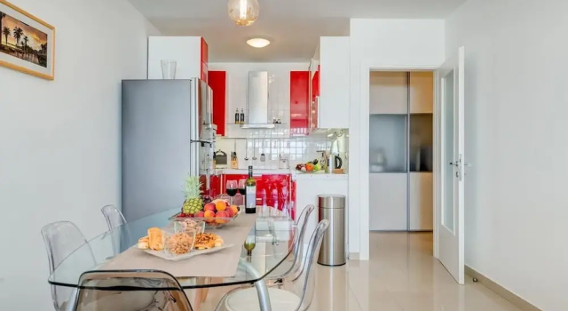 Beach & Palms Apartment