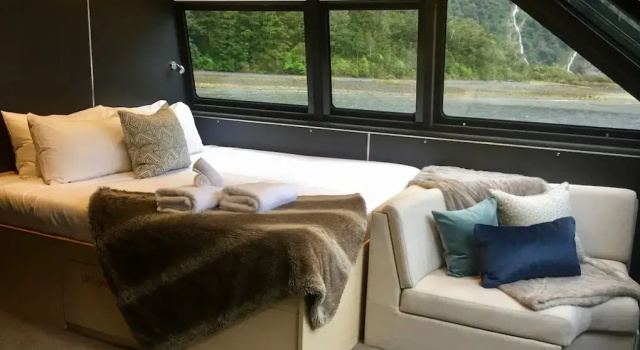 Milford Sound Overnight Cruise - Fiordland Discovery, Забронировать Отель Милфорд-Саунд 