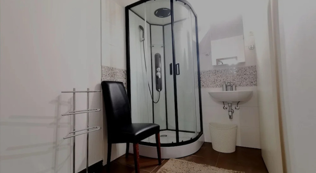 Апартаменты Classic Цокольный этаж с 2 комнатами Domovoj Apartments and Rooms