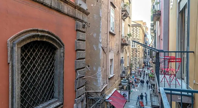 NapoliViva, Забронировать Отель Отели Неаполя с бассейном, рядом с Церковь и монастырь Сан-Лоренцо-Маджоре, Бассейн