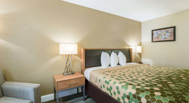 Двухместный номер Standard Econo Lodge Madison East