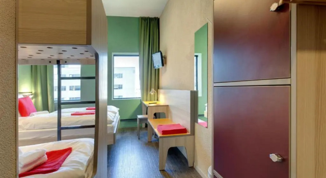 Кровать в общем номере (женский номер) MEININGER Hotel Amsterdam City West