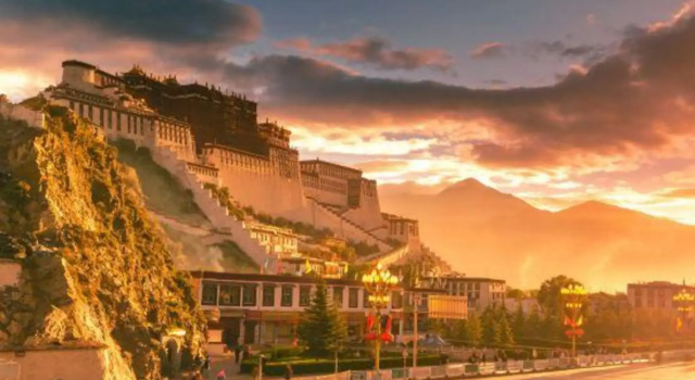 Hongshan Oxygen Fuyuan Hotel (Potala Palace Plaza)