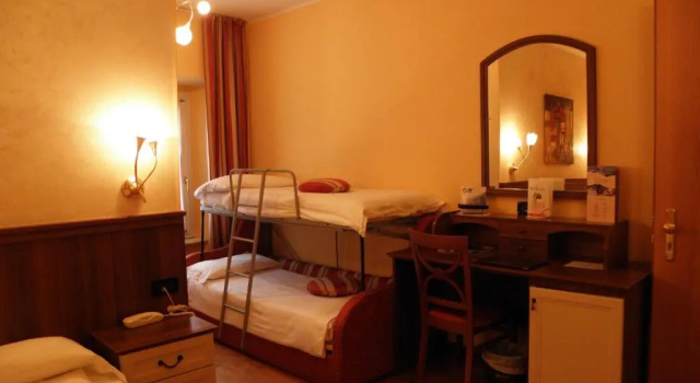 Четырёхместный номер Hotel Bernina