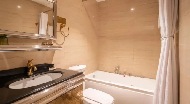 Двухместный номер Deluxe A&EM Ben Thanh Hotel