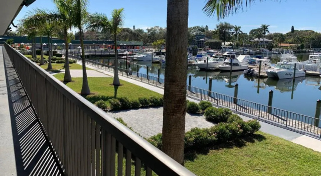 Двухместный номер Standard с видом на воду Ramada by Wyndham Sarasota Waterfront