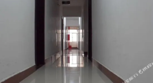 Sanya Yuefang Hotel (Sanya Bay Pedestrian Street)