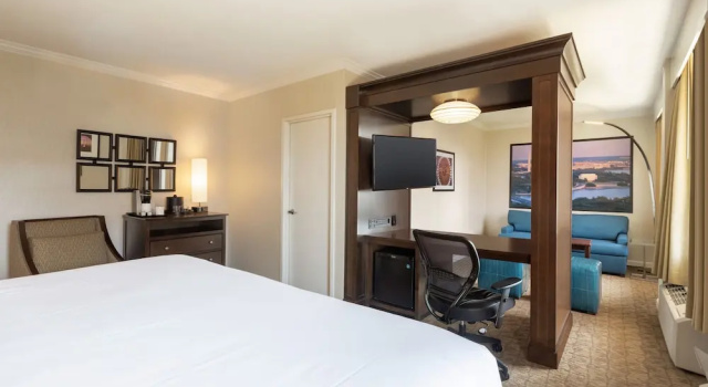 Двухместный полулюкс Crowne Plaza Crystal City-Washington, D.C. by IHG
