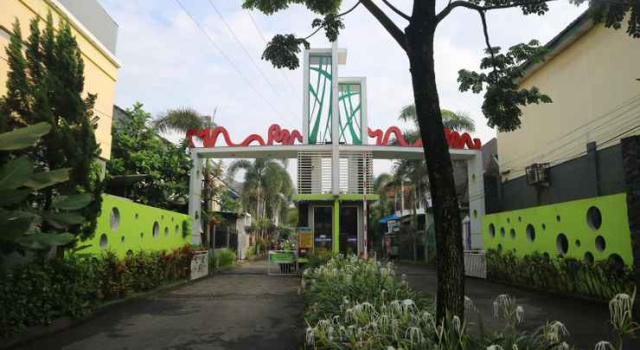 RUMAH SINGGAH ASRI MALANG - Homestay Syariah, Rezervați Vilă Malang East Java
