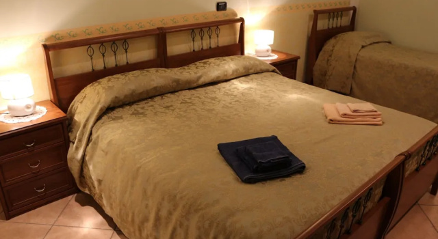 Трёхместный номер Standard с балконом и с видом на горы B&B Esperança