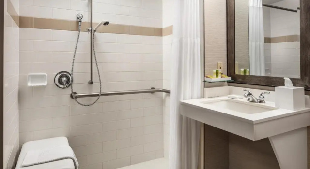Двухместный номер для гостей с ограниченными возможностями Hilton Boston Logan Airport