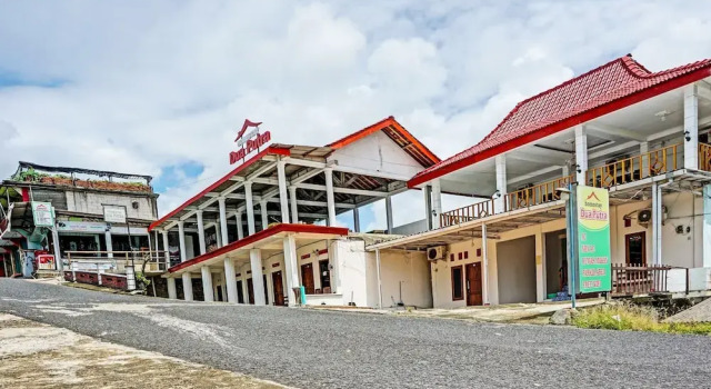 OYO Life 92021 Dua Putra Homestay Klayar, Boek Hotel Watukarung East Java