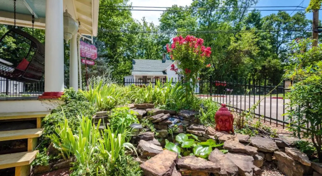 Номер Deluxe Red Bud Manor Inn