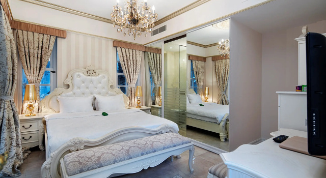 Elegance East Hotel 