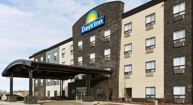 Номер Standard Days Inn by Wyndham Calgary North Balzac