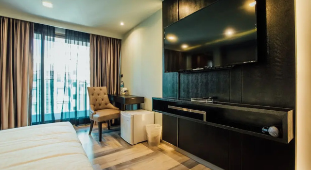 Двухместный номер Deluxe с балконом First Pride Hotel